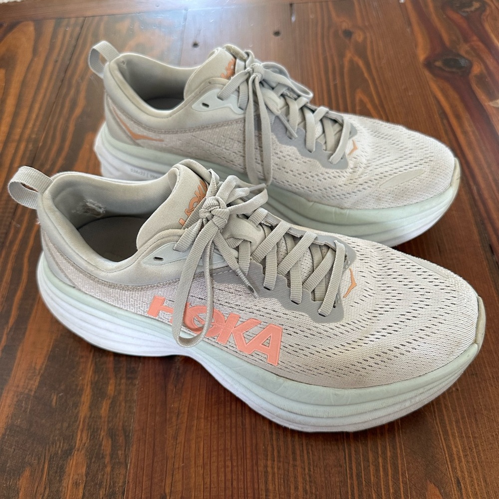 Hoka BONDI 8 Shoes in Light Gray and Coral